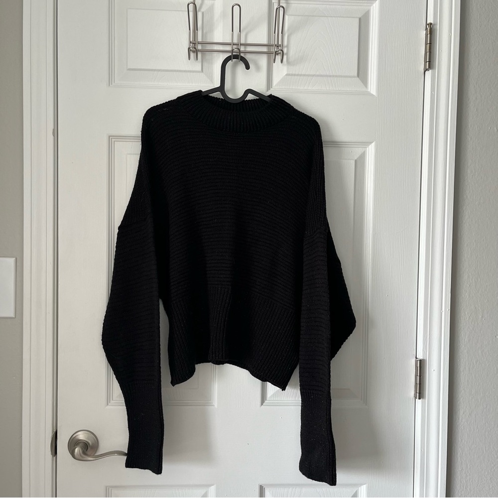 EUC Women's Express Cropped Knit Long Sleeve in Black size XL